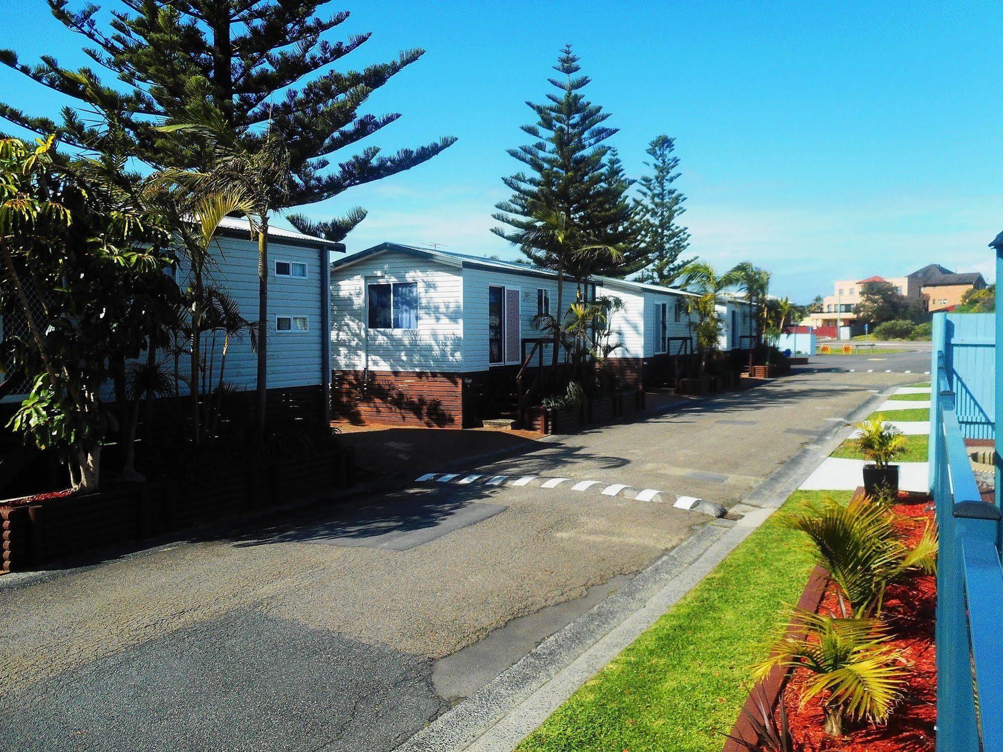 Two Shores Holiday Village Entrance Extérieur photo